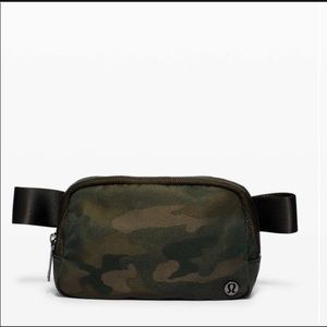 NWT Everywhere Belt Bag